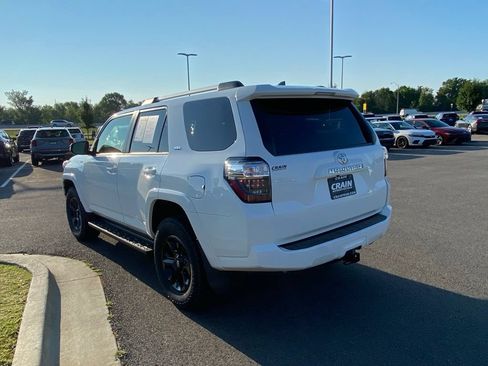 Used 2022 Toyota 4Runner SR5 AWD/4WD image 5