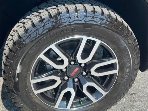 Used 2022 GMC Sierra 1500 AT4 w/ AT4 Premium Package AWD/4WD image 7