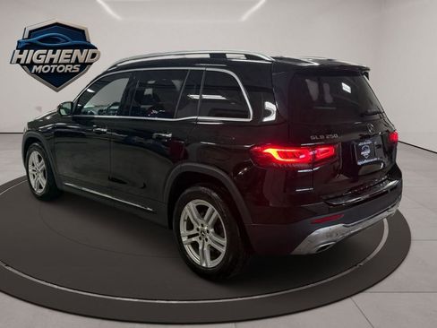 Used 2021 Mercedes-Benz GLB 250 4MATIC w/ Premium Package image 4