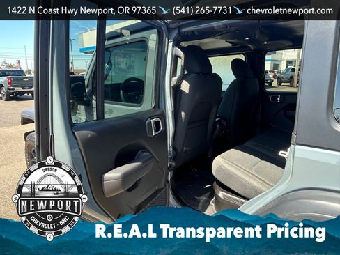 Used 2024 Jeep Wrangler Unlimited AWD/4WD image 36