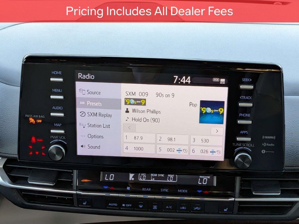 Used 2023 Toyota Sienna XLE FWD image 20