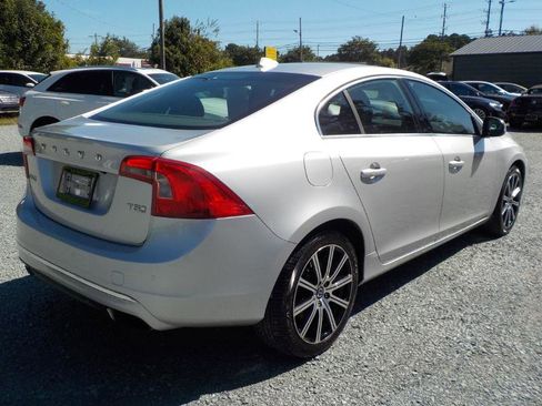 Used 2016 Volvo S60 T5 Premier image 5
