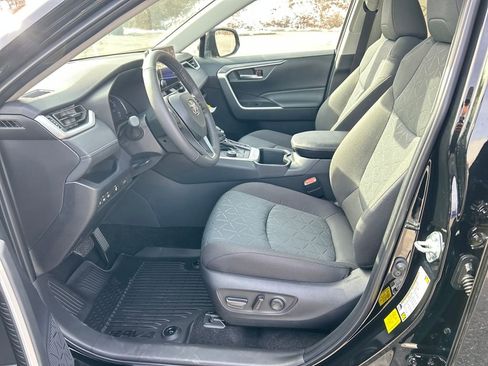 New 2025 Toyota RAV4 XLE image 17