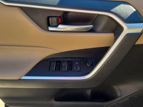 Used 2022 Toyota RAV4 XLE image 12