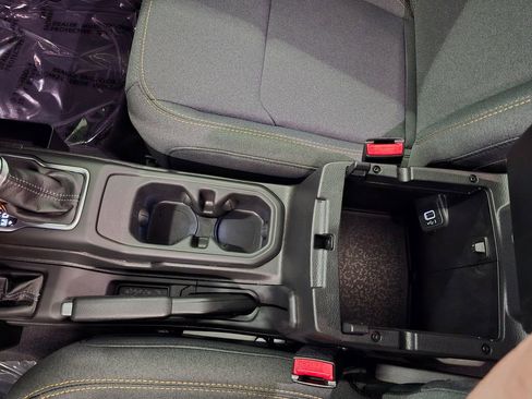 Used 2025 Jeep Wrangler Sport S image 29