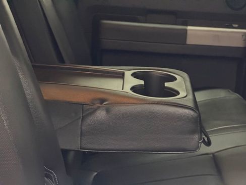 Used 2015 Ford F250 Lariat w/ Lariat Interior Package image 21