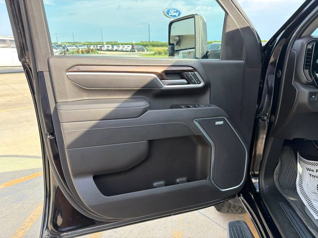 Used 2025 GMC Sierra 2500 SLT AWD/4WD image 15
