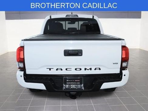 Used 2018 Toyota Tacoma TRD Off-Road w/ Technology Package AWD/4WD image 4