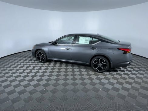 Used 2025 Nissan Altima 2.5 SR AWD/4WD image 6