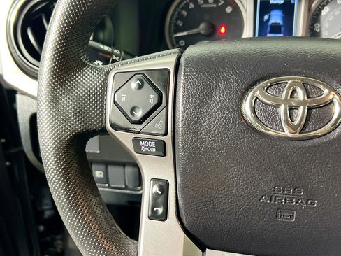 Used 2022 Toyota Tacoma SR5 w/ Technology Package image 18
