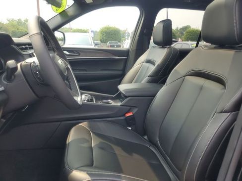 Used 2025 Jeep Grand Cherokee Limited 4xe image 12