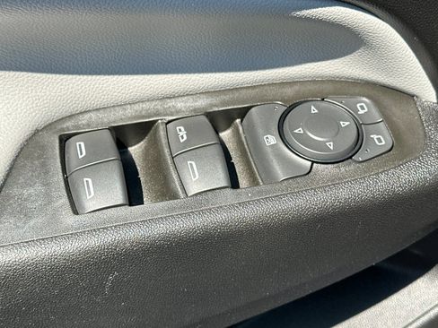Used 2020 Chevrolet Equinox LS FWD image 14