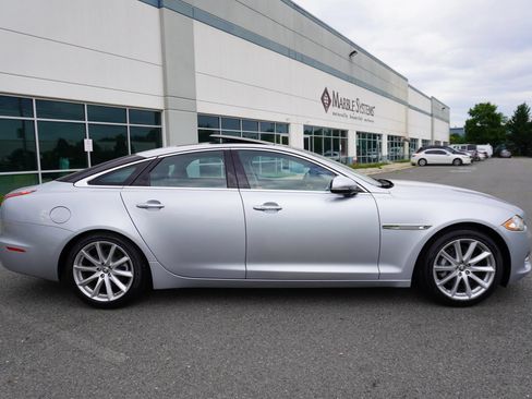 Used 2011 Jaguar XJ RWD image 8