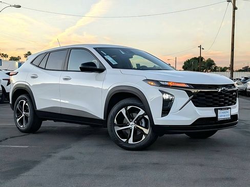 New 2026 Chevrolet Trax RS FWD image 2