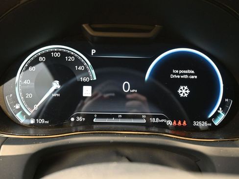 Used 2025 Genesis GV70 2.5T w/ Sport Prestige Package image 26