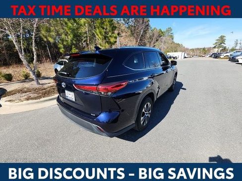 Used 2021 Toyota Highlander XLE image 12
