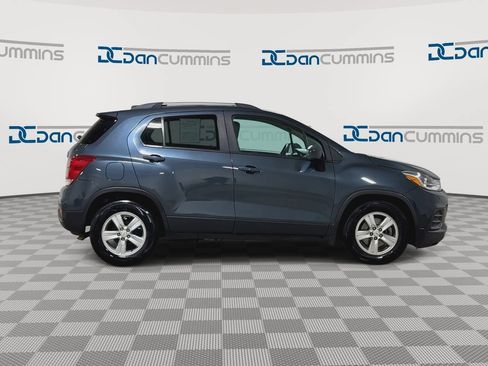 Used 2021 Chevrolet Trax LT FWD image 2