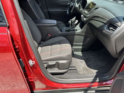 Used 2022 Chevrolet Equinox RS w/ Infotainment Package image 13