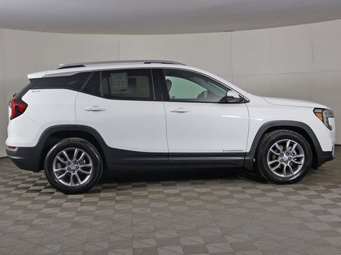 Used 2022 GMC Terrain SLT image 18