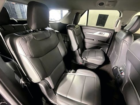Used 2025 Ford Explorer Active w/ Active Comfort Package RWD image 35