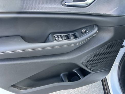 New 2025 Jeep Grand Cherokee L Altitude image 12