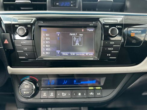 Used 2015 Toyota Corolla LE FWD image 11