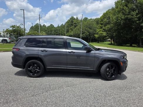 Used 2023 Jeep Grand Cherokee L Laredo AWD/4WD image 36
