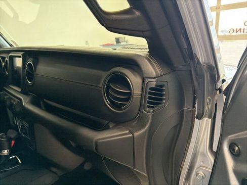 Used 2021 Jeep Wrangler Unlimited Sahara AWD/4WD image 36