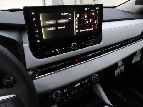 New 2025 Mitsubishi Outlander SE image 16