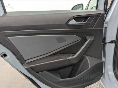 Used 2025 Volkswagen Jetta SE w/ Sunroof Package FWD image 14