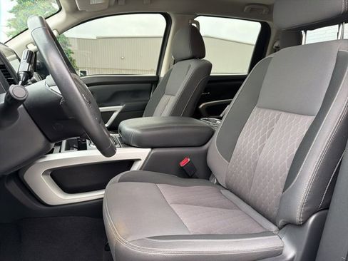 Used 2024 Nissan Titan SV w/ SV Convenience Package image 16