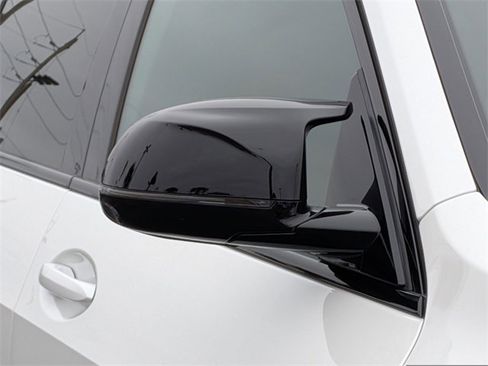 Used 2025 BMW X7 M60i image 9