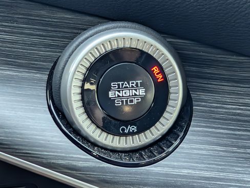 Used 2024 Jeep Wagoneer L Series II w/ Premium Group I image 10