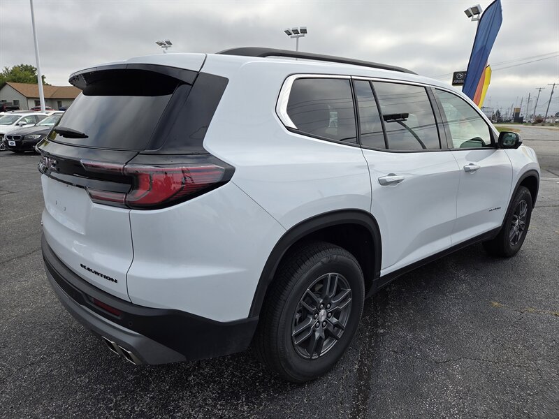 Used 2025 GMC Acadia Elevation FWD image 3