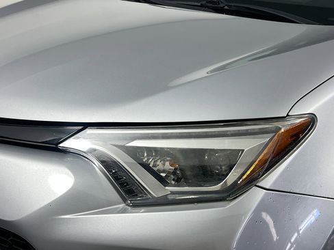 Used 2016 Toyota RAV4 SE image 11