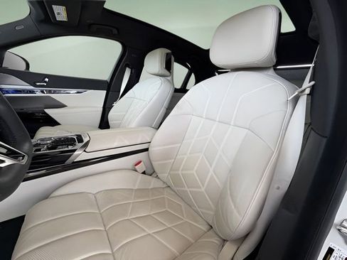 Certified 2024 BMW 740i image 28