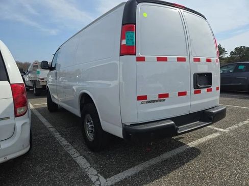 Used 2021 Chevrolet Express 2500 image 2