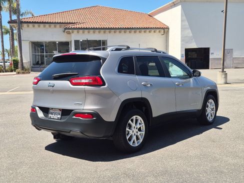 Used 2016 Jeep Cherokee Latitude w/ Comfort/Convenience Group FWD image 5