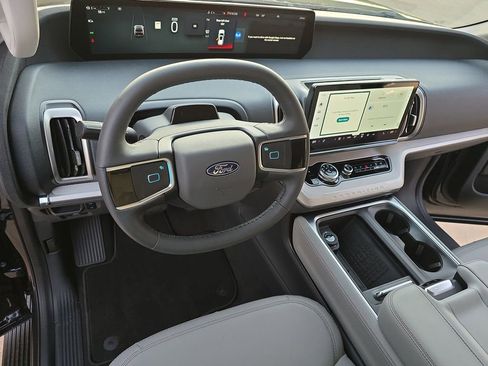 New 2025 Ford Expedition Active image 17