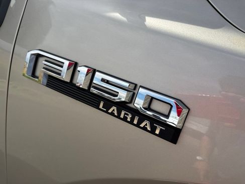 Used 2017 Ford F150 Lariat w/ Equipment Group 502A Luxury AWD/4WD image 8