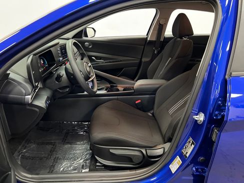 Used 2025 Hyundai Elantra Blue image 11