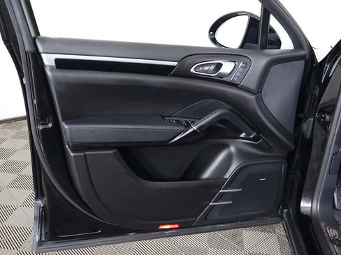 Used 2017 Porsche Cayenne AWD/4WD image 25