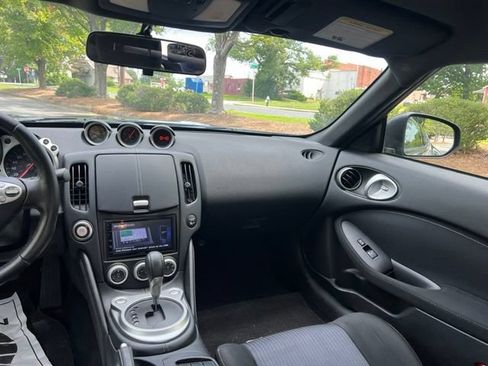 Used 2015 Nissan 370Z Coupe RWD image 17