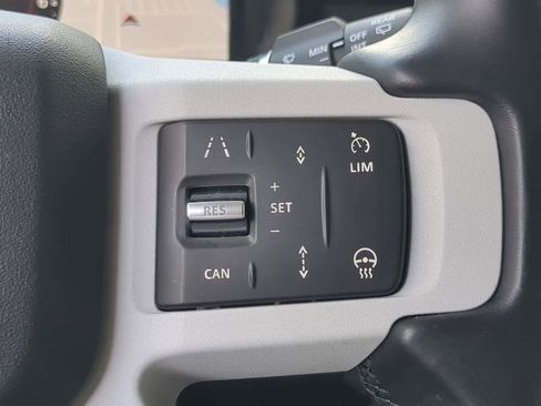 Used 2025 Land Rover Defender 110 X-Dynamic SE AWD/4WD image 25