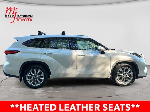 Used 2022 Toyota Highlander Limited FWD image 7