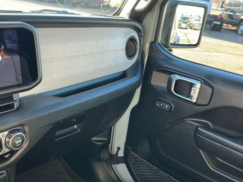 Used 2024 Jeep Wrangler Unlimited AWD/4WD image 23