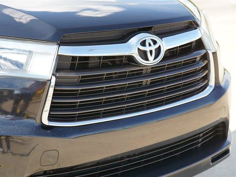 Used 2015 Toyota Highlander XLE FWD image 23