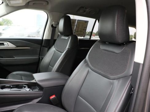 Used 2025 Ford Explorer Active w/ Active Comfort Package AWD/4WD image 21