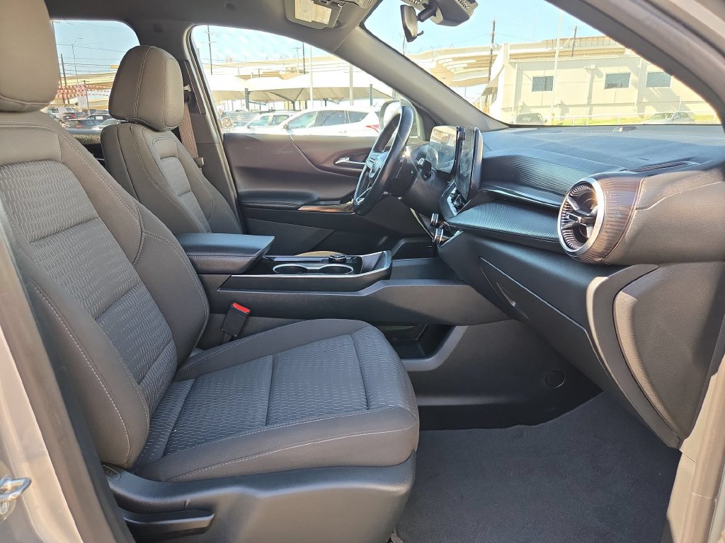 Used 2026 Chevrolet Equinox LT FWD image 32