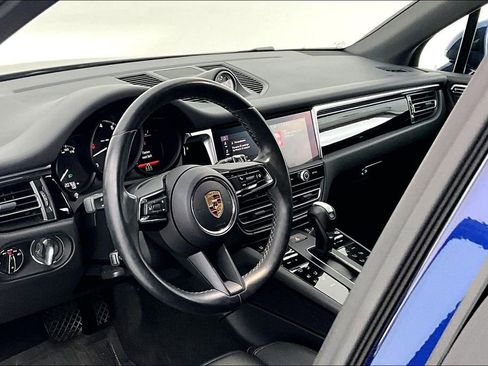 Used 2023 Porsche Macan image 17